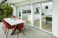 Terrasse mit neuen Kunststoff-Fenstern bodentief von PaX